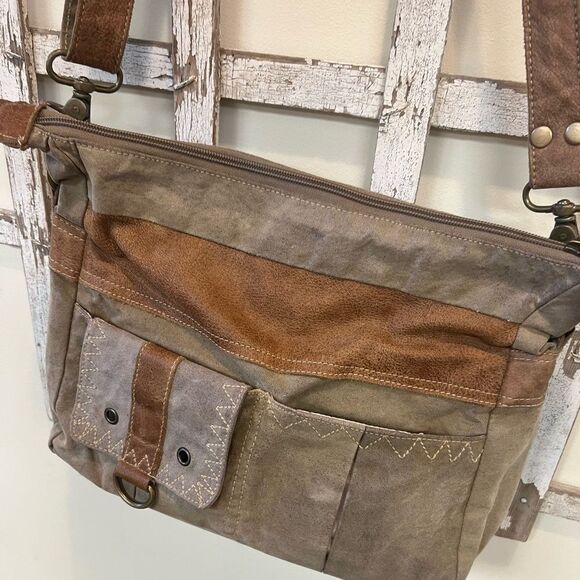 Myra Canvas Bag - Picture 2 of 7